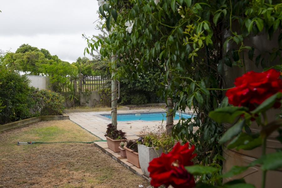 5 Bedroom Property for Sale in Country Club Western Cape